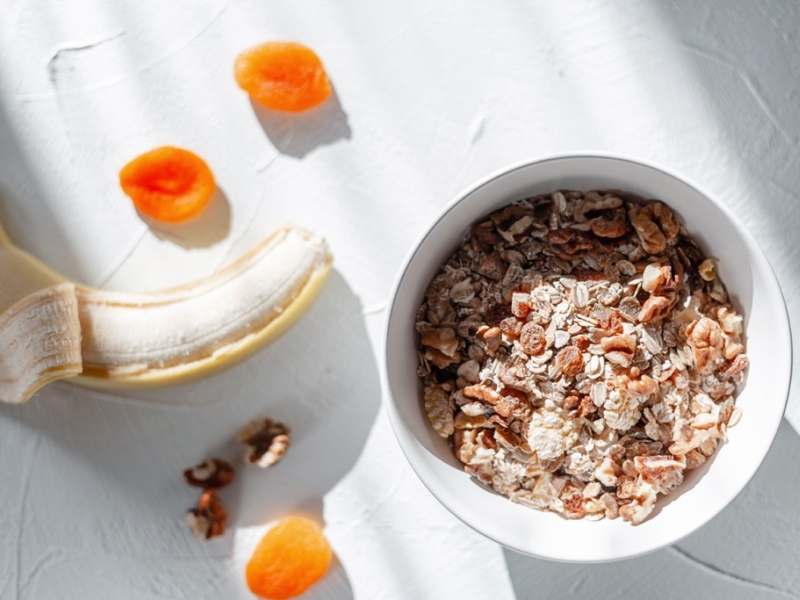 Müesli aux abricots et au romarin