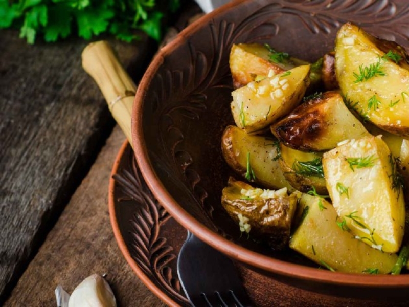 Graines de fenouil et pomme de terre au four