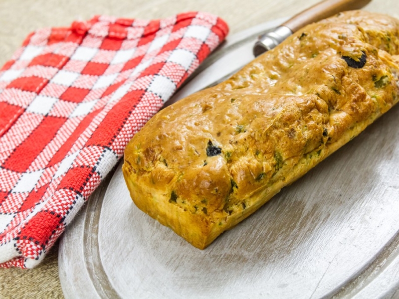 Cake au comté, noix et morilles