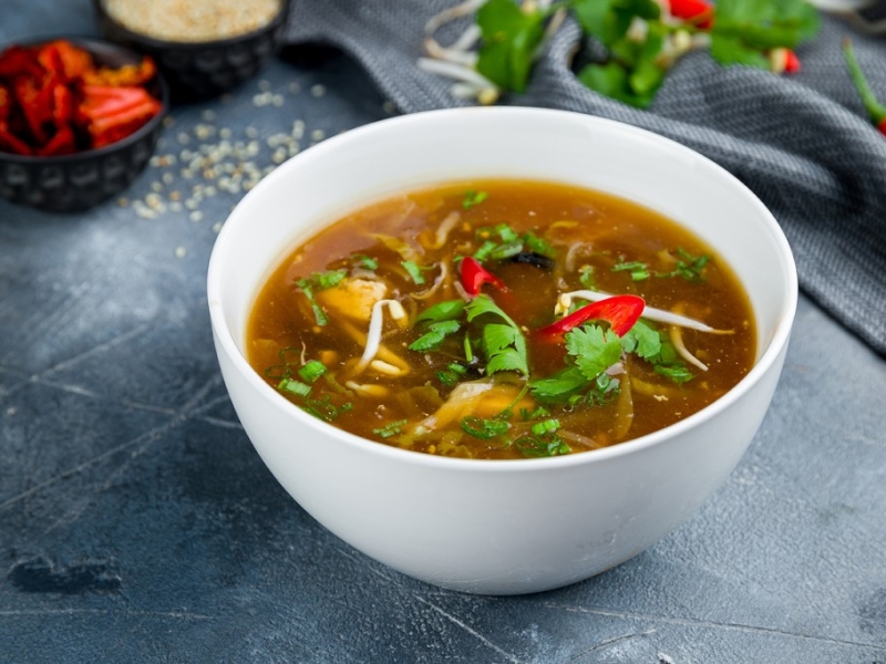 Soupe de poulet aux langues d’oiseau