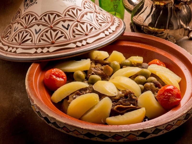 Tajine d’agneau aux pommes de terre et poireaux au ras-el-hanout