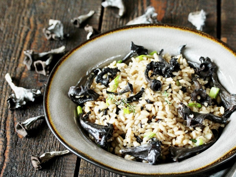 Risotto au jambon et aux trompettes des morts