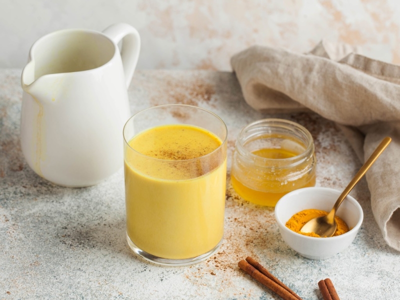 Moon Milk à l’Ashwagandha et au curcuma en poudre