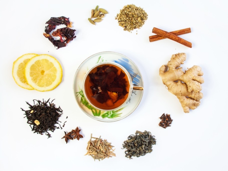 Tisane anti-maux de gorge aux épices et herbes de cuisine