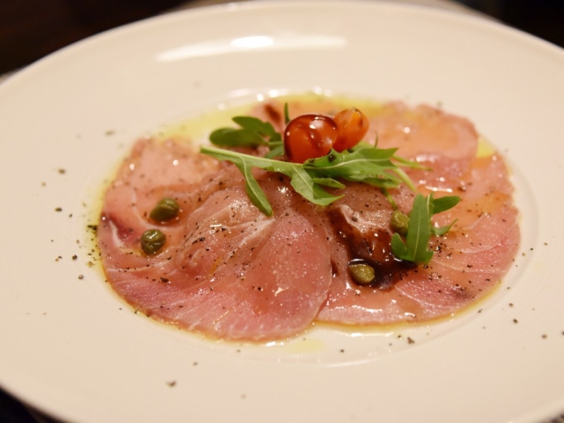 Carpaccio de thon aux cinq baies