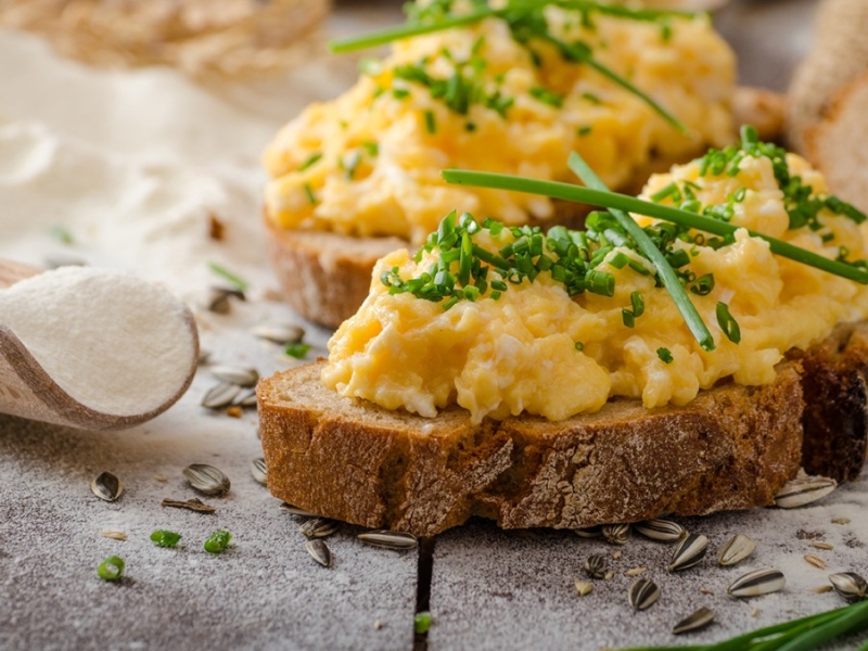 Œufs brouillés à la ciboulette